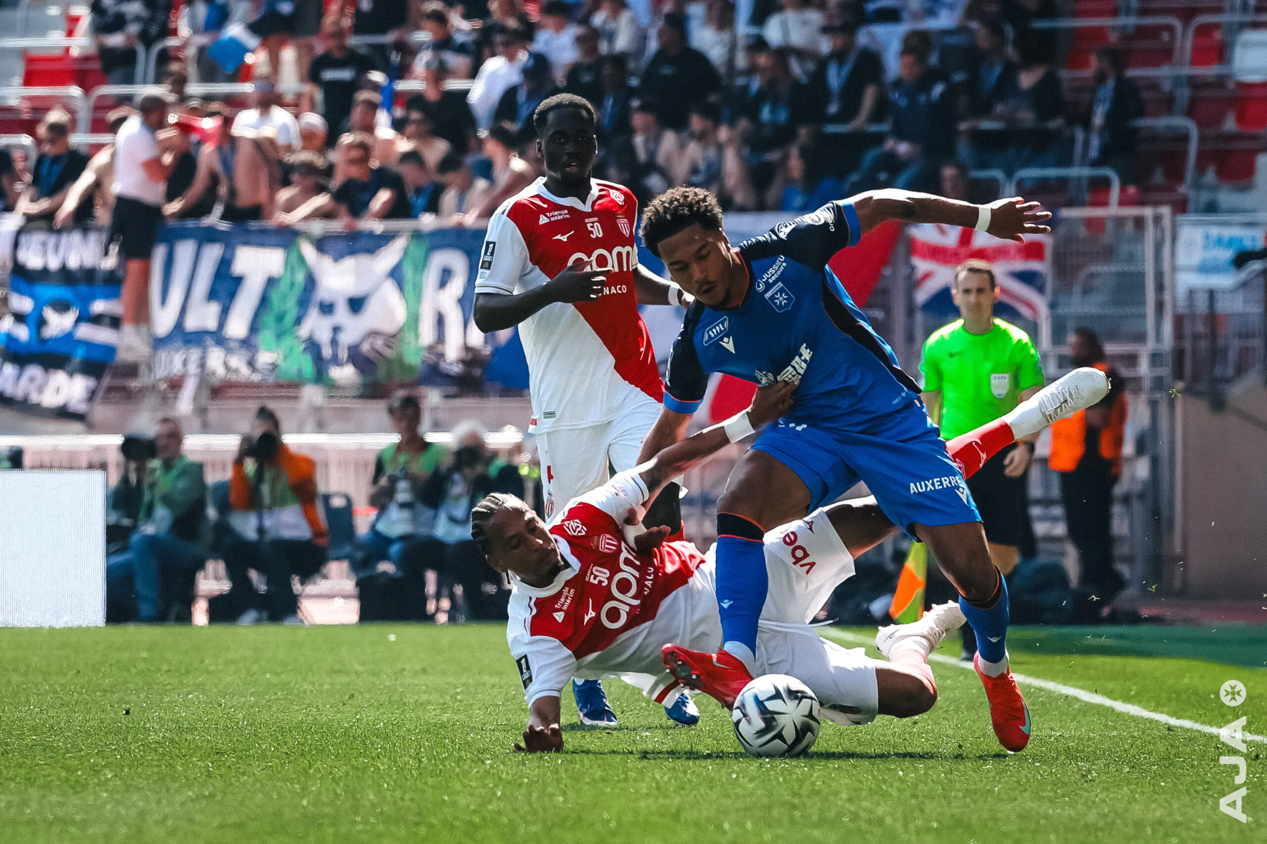 AJ Auxerre Secures a Point in Thrilling 2-2 Draw Against AS Monaco